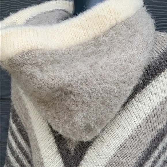 Vintage Hilda Ltd Hooled Poncho - Fuzzy Wool Statement Piece - Picture 4 of 13